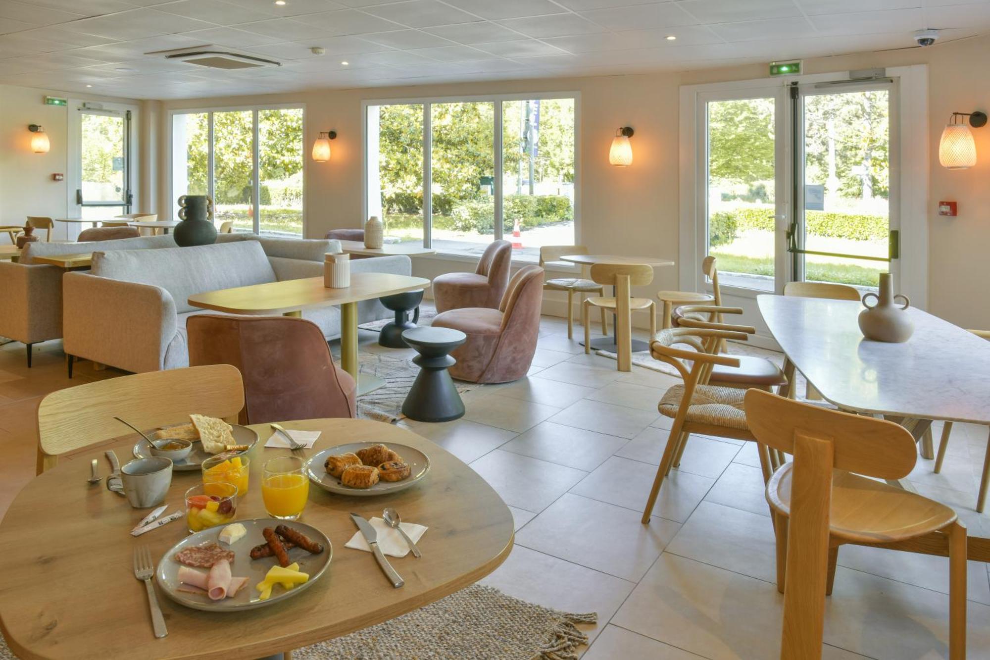 Brit Hotel Olympia Bourges Exterior foto