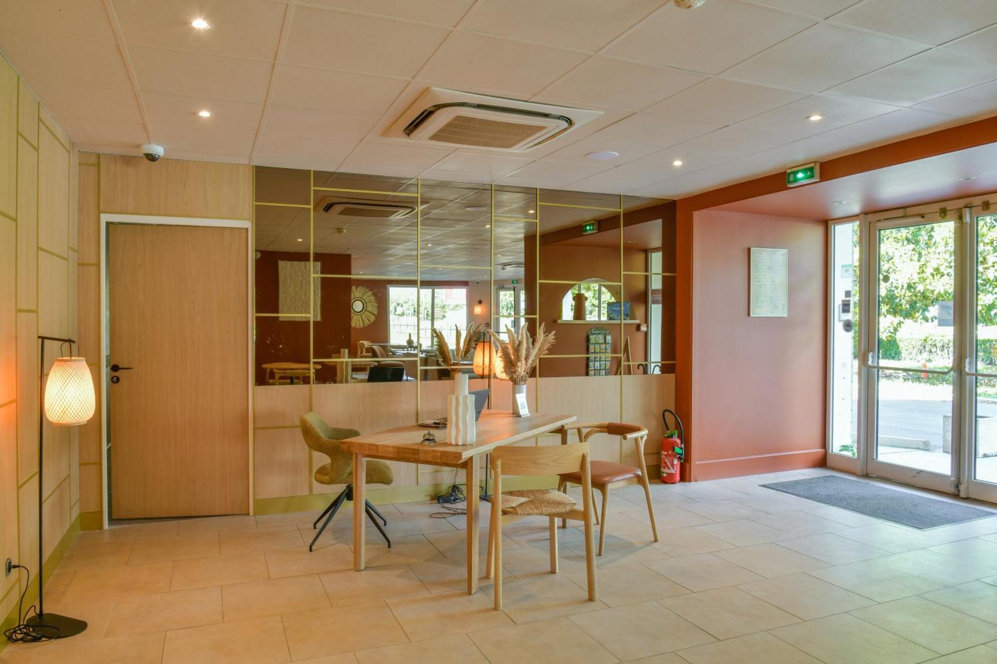 Brit Hotel Olympia Bourges Exterior foto