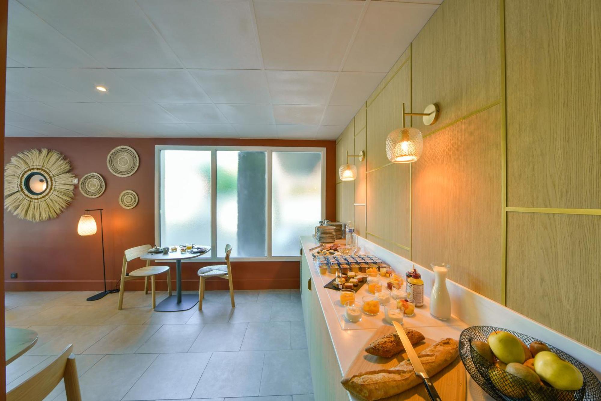 Brit Hotel Olympia Bourges Exterior foto
