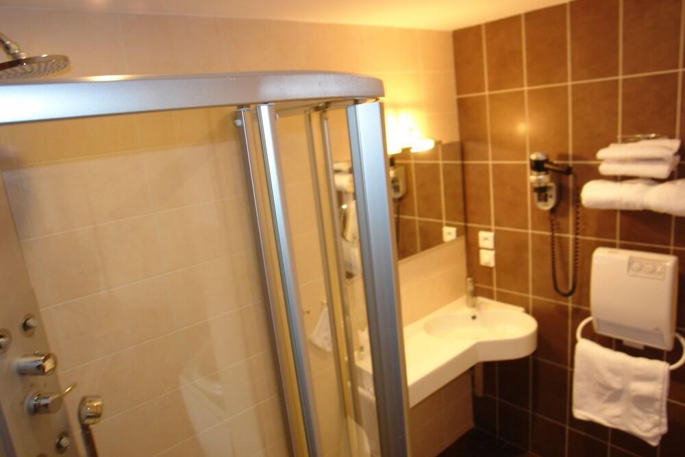 Brit Hotel Olympia Bourges Exterior foto